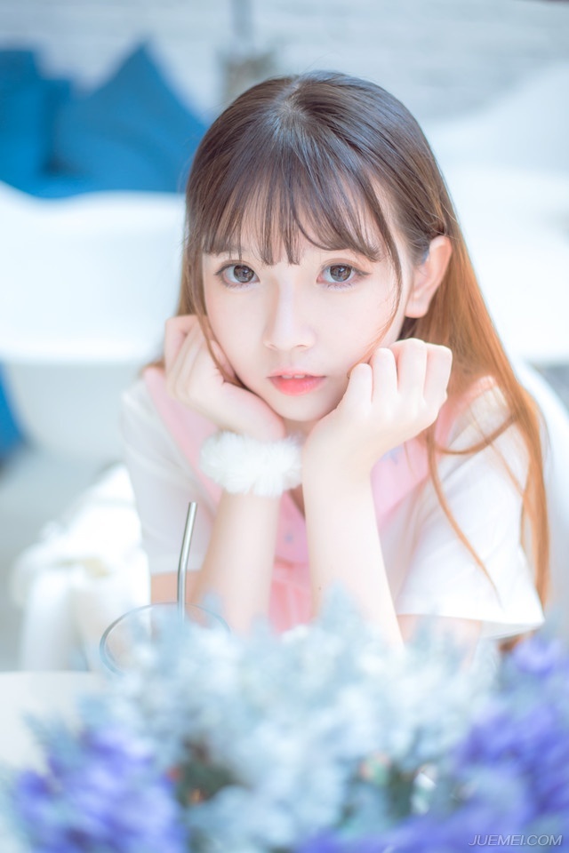 “可惜，张任不肯降，否则若能有此人相助，必能事半功倍。”成都刺史府中，庞统召集众将商议布防之事，魏延倒是有些感叹道，之前他曾与张任在葭萌关交锋，此人用兵不在魏延之下，尤其是依托蜀中地形，甚至可以压魏延一头，让魏延十分头疼，这次若非庞统、法正用计，策反了阆中大营众将，就算成都乱成一团糟，只要张任坐镇阆中，魏延都没有十足的把握能够短时间内攻破阆中。